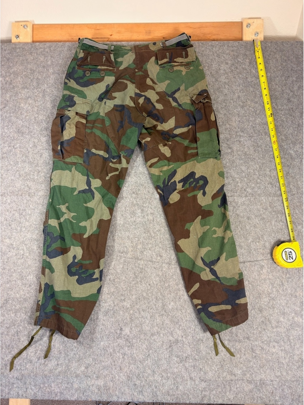 Army Woodland camo cargo pants size Medium Reg
